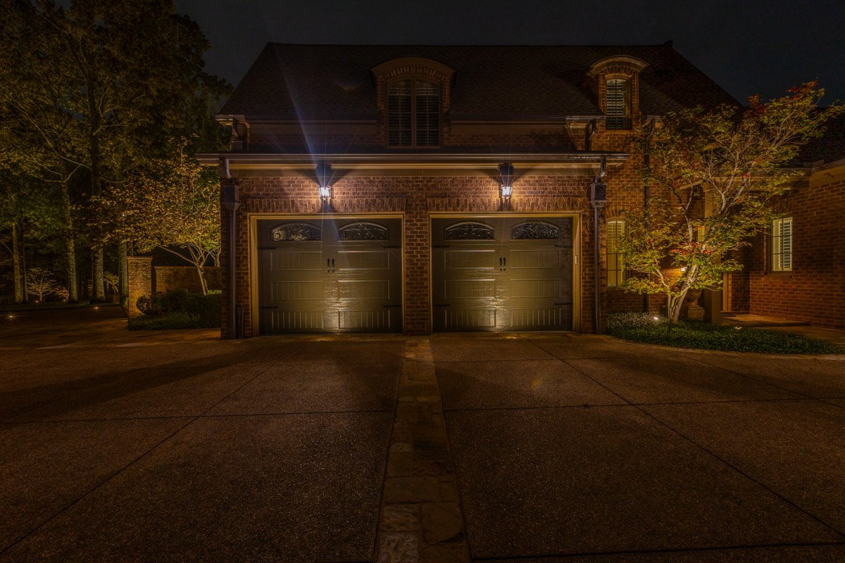 https://www.mid-southlightingaudio.com/hubfs/Images/Residential%20landscape%20lighting%20garage%20door%20tree%20uplighting.jpg